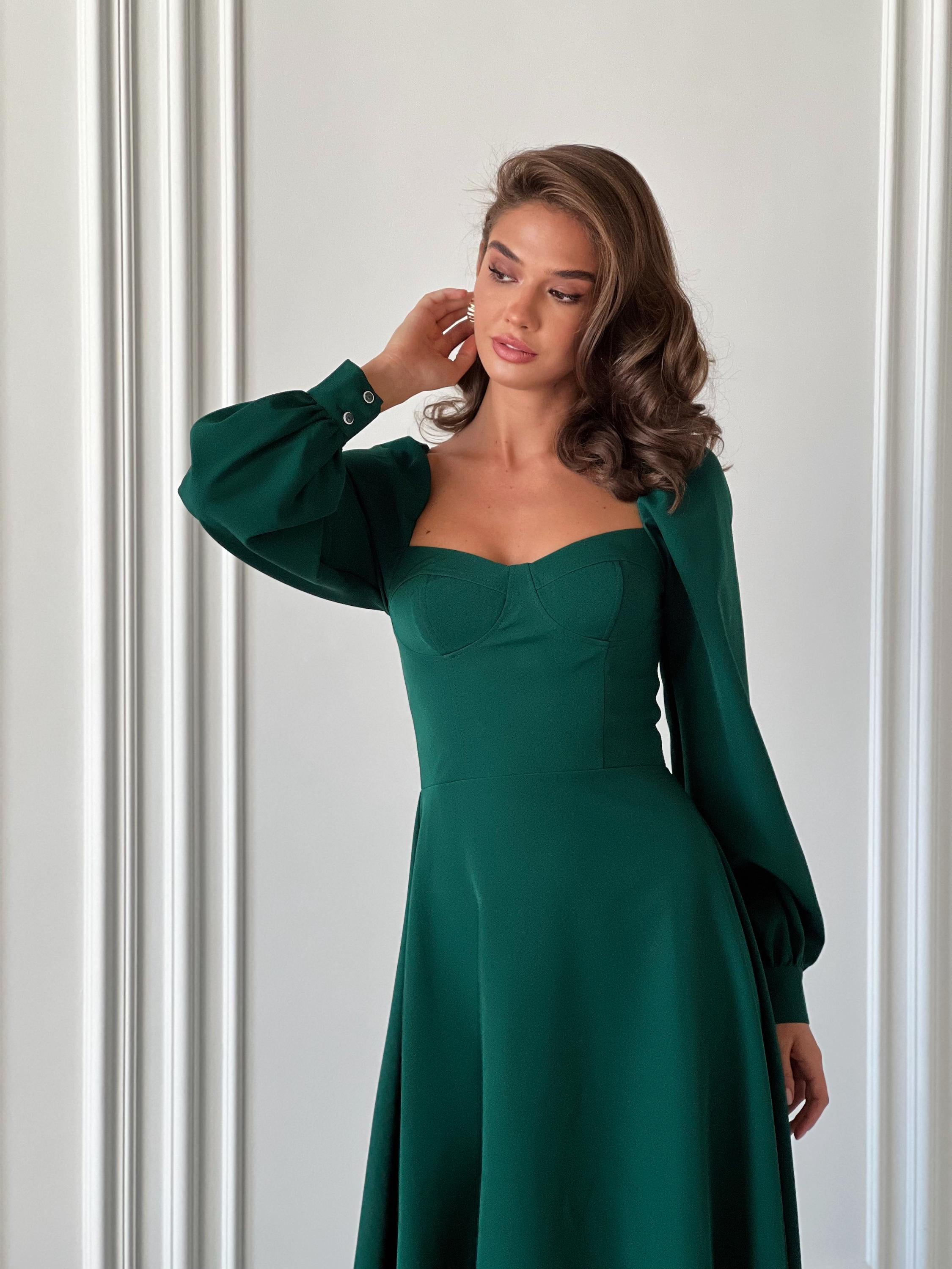 Emerald Green Midi Dress with Voluminous Sleeves and Sweetheart Neckline